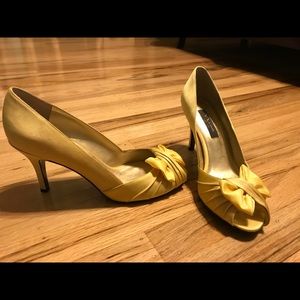 Nina size 8.5 canary yellow heels
